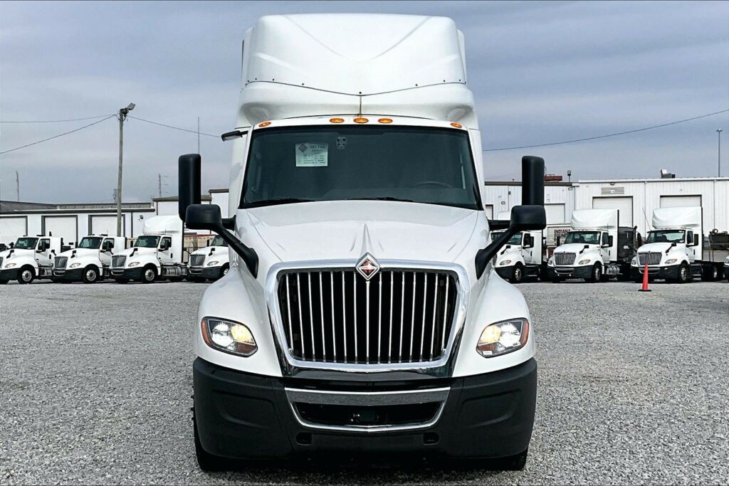 2022 INT LT625 6×4 Sleeper