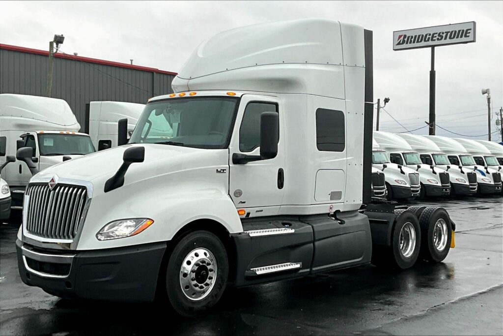 2022 INT LT625 6×4 Sleeper