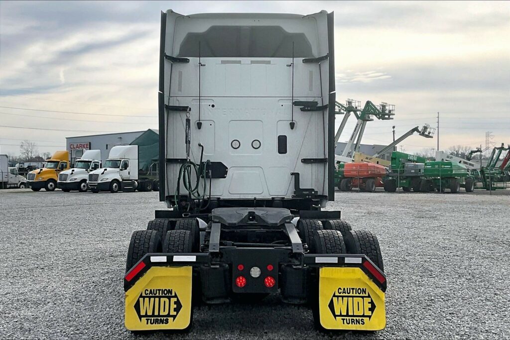 2022 INT LT625 6×4 Sleeper