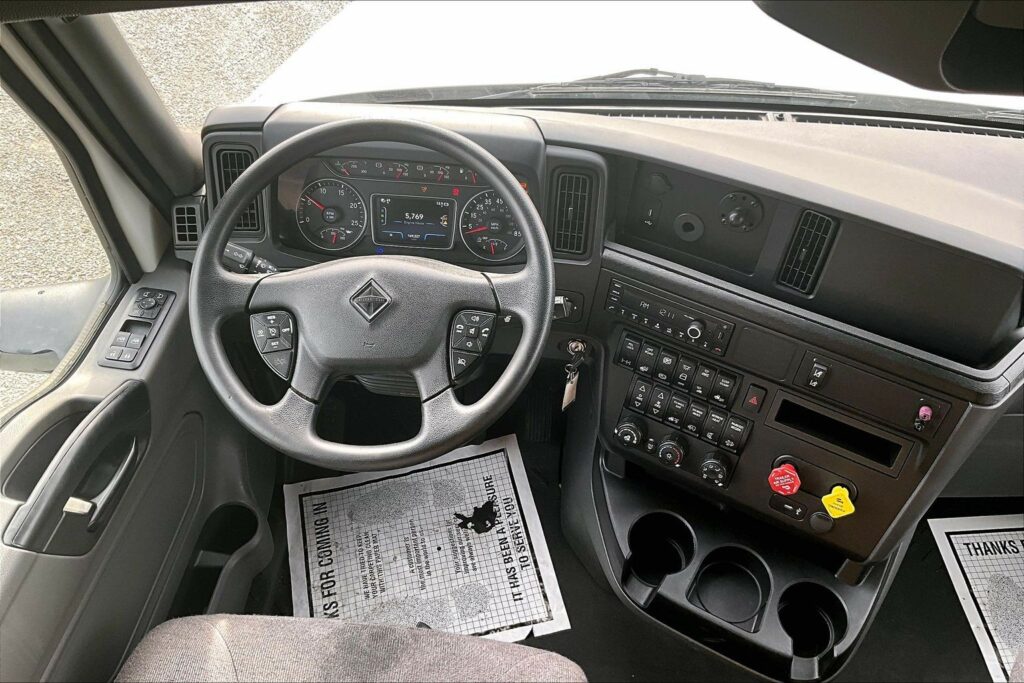 2022 INT LT625 6×4 Sleeper