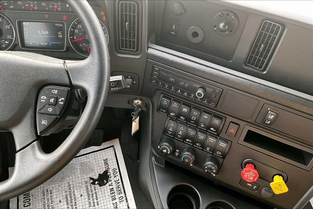 2022 INT LT625 6×4 Sleeper