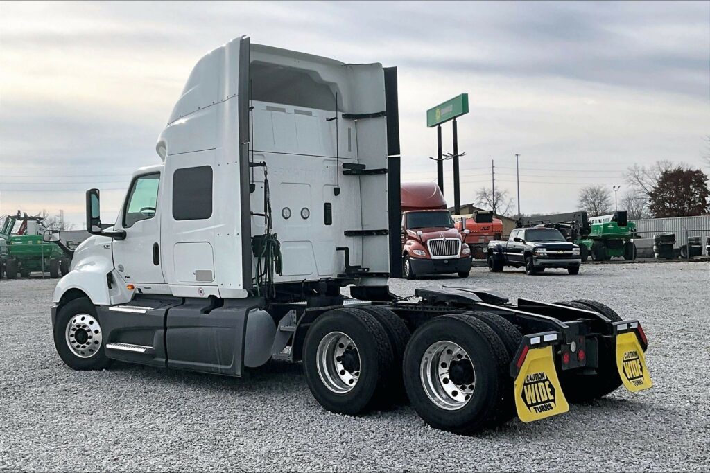 2022 INT LT625 6×4 Sleeper