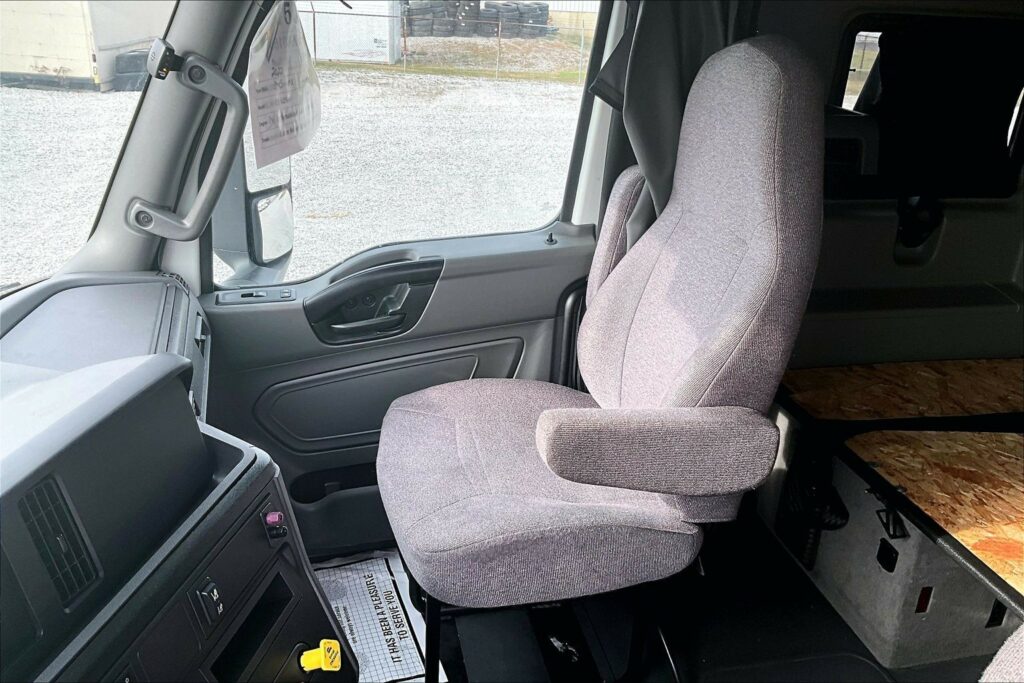 2022 INT LT625 6×4 Sleeper