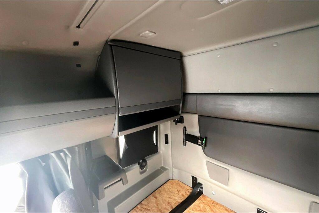 2022 INT LT625 6×4 Sleeper