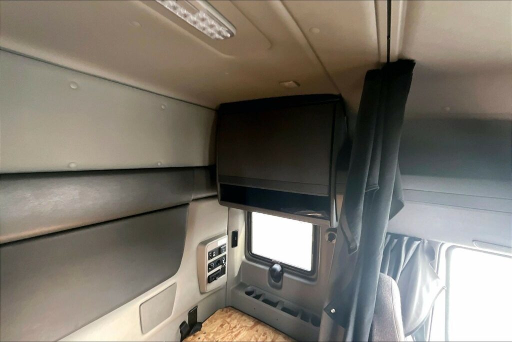 2022 INT LT625 6×4 Sleeper