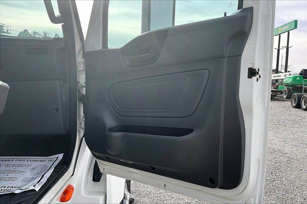 2022 INT LT625 6×4 Sleeper