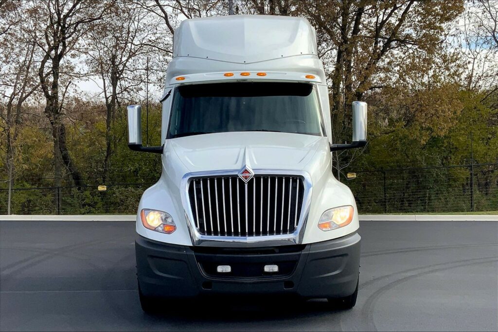 2022 INT LT625 6×4 Sleeper