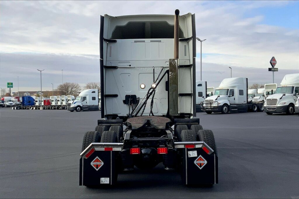 2022 INT LT625 6×4 Sleeper