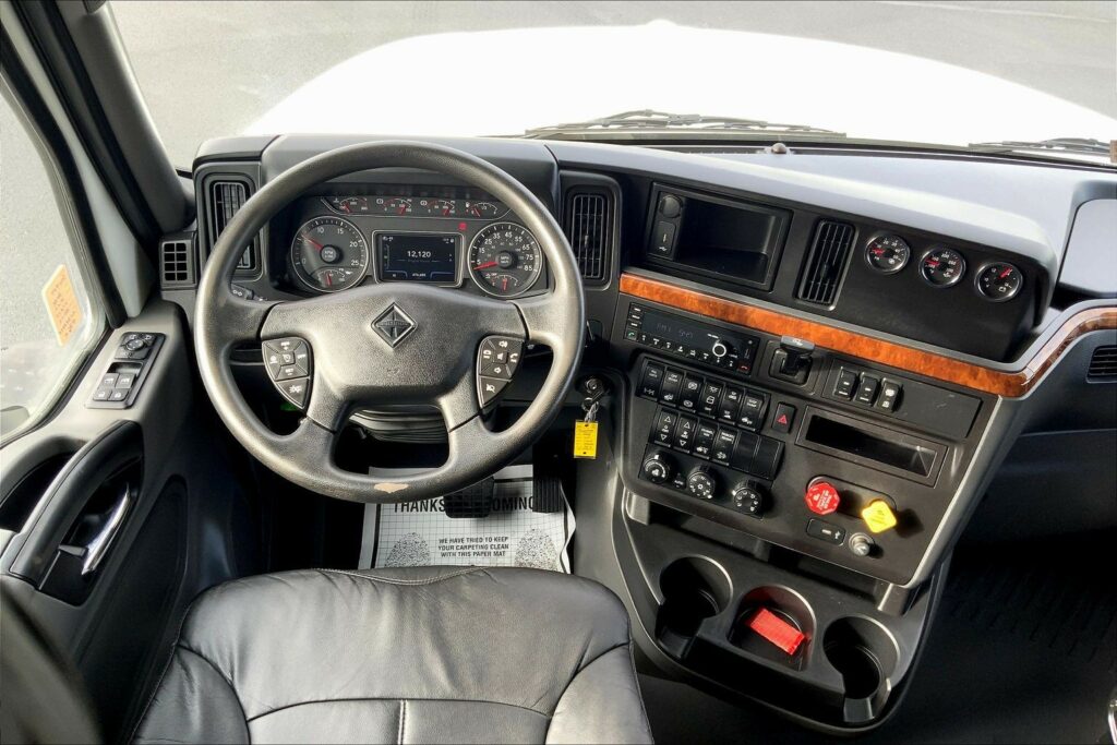 2022 INT LT625 6×4 Sleeper