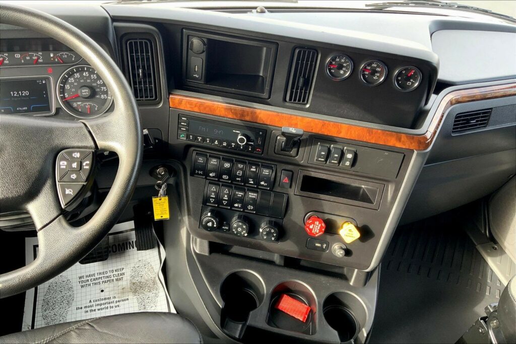 2022 INT LT625 6×4 Sleeper