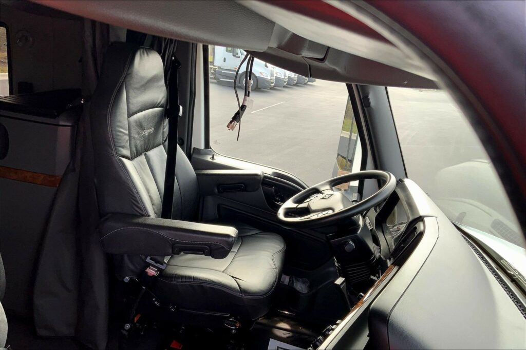 2022 INT LT625 6×4 Sleeper