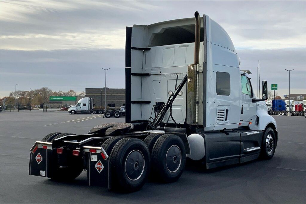 2022 INT LT625 6×4 Sleeper
