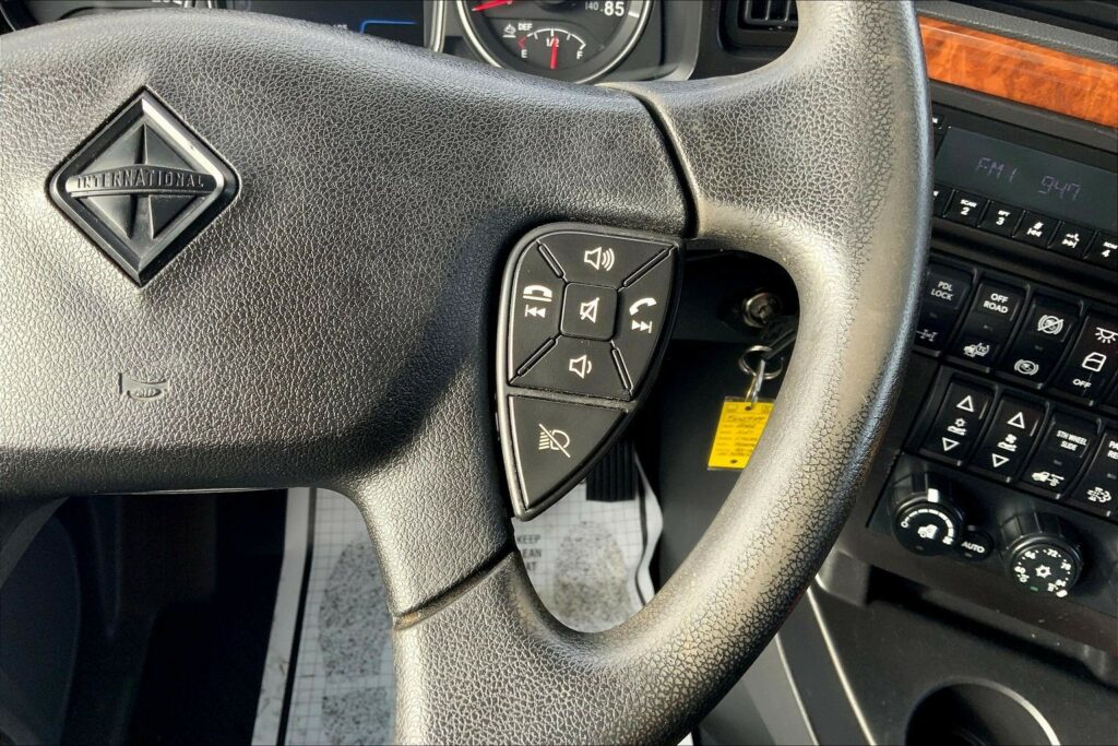 2022 INT LT625 6×4 Sleeper