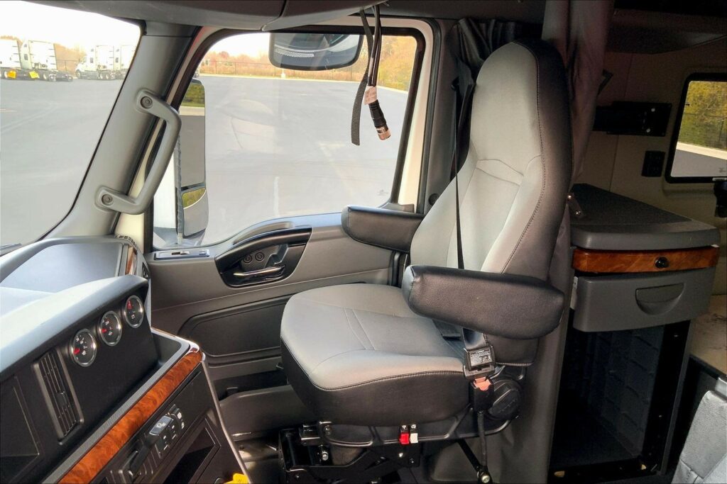 2022 INT LT625 6×4 Sleeper