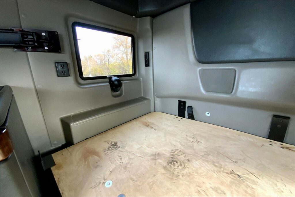 2022 INT LT625 6×4 Sleeper