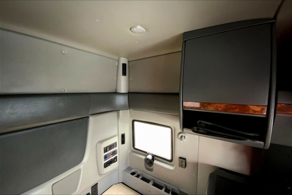 2022 INT LT625 6×4 Sleeper