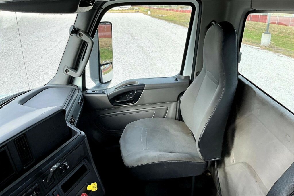 2019 INT LT625 6×4 Day Cab