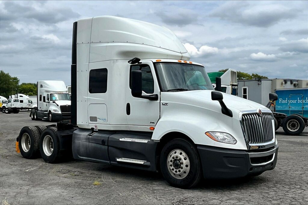 2022 INT LT625 6×4 Sleeper