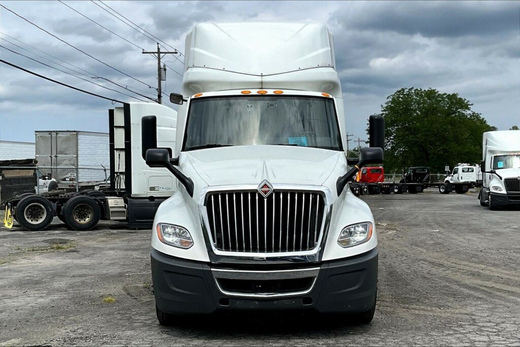 2022 INT LT625 6×4 Sleeper