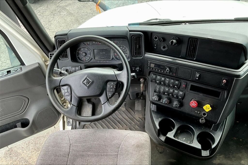 2022 INT LT625 6×4 Sleeper