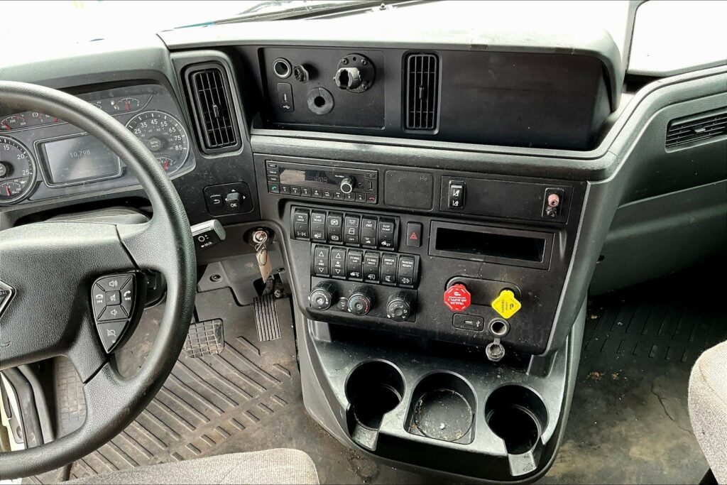 2022 INT LT625 6×4 Sleeper