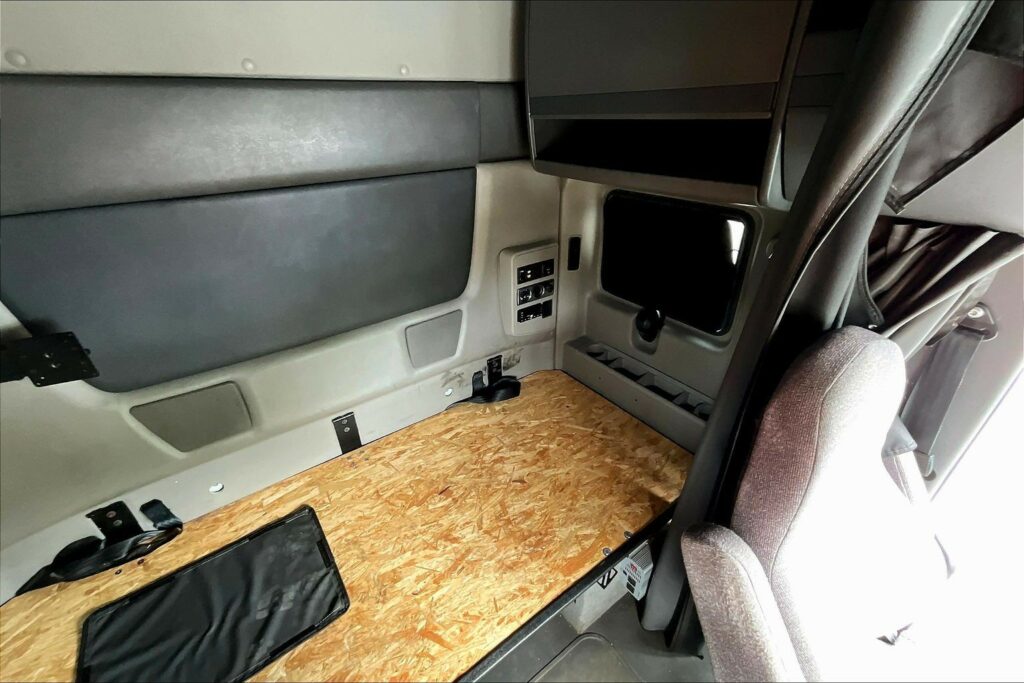 2022 INT LT625 6×4 Sleeper