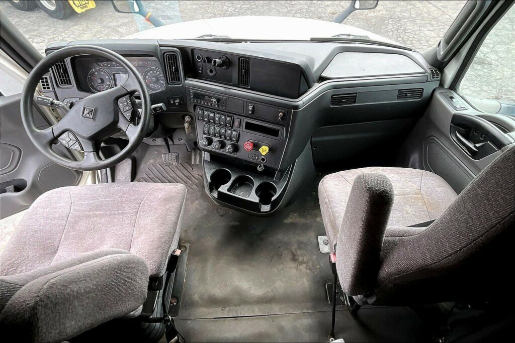 2022 INT LT625 6×4 Sleeper