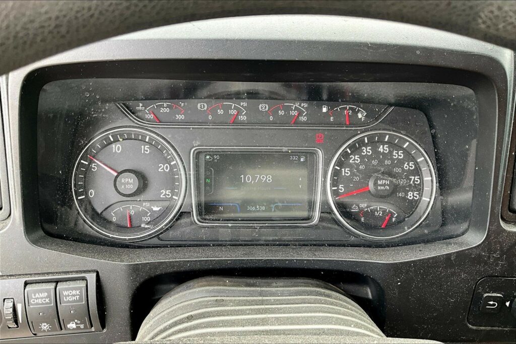 2022 INT LT625 6×4 Sleeper