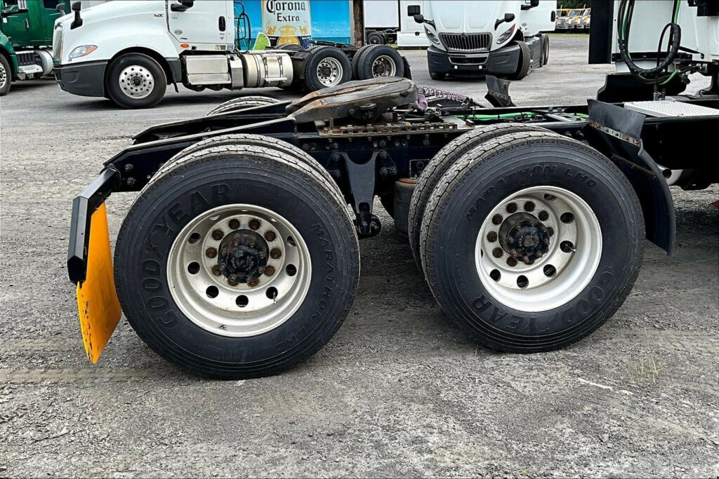 2022 INT LT625 6×4 Sleeper