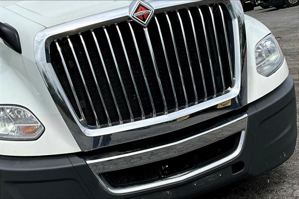 2022 INT LT625 6×4 Sleeper