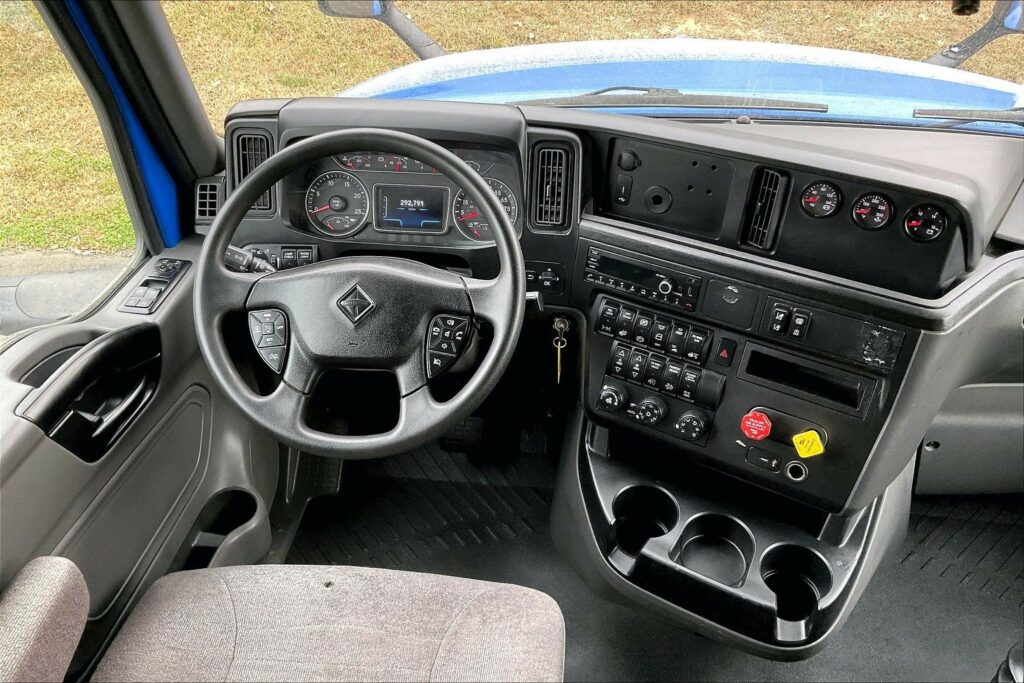 2022 INT LT625 6×4 Sleeper