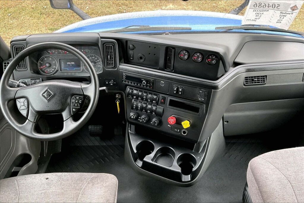 2022 INT LT625 6×4 Sleeper