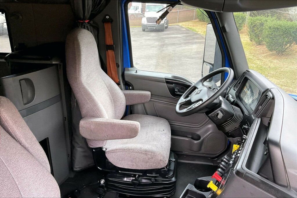 2022 INT LT625 6×4 Sleeper