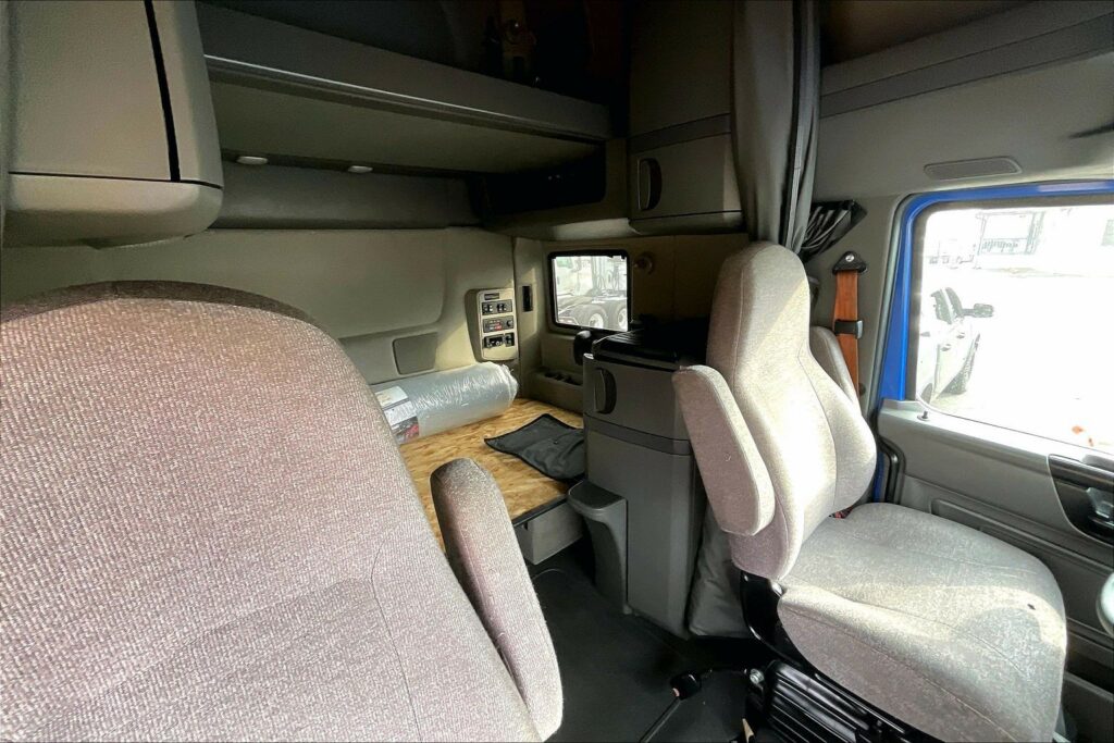 2022 INT LT625 6×4 Sleeper