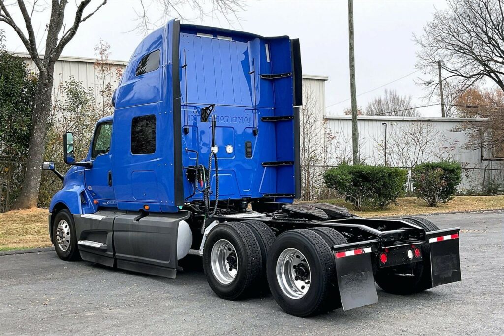 2022 INT LT625 6×4 Sleeper