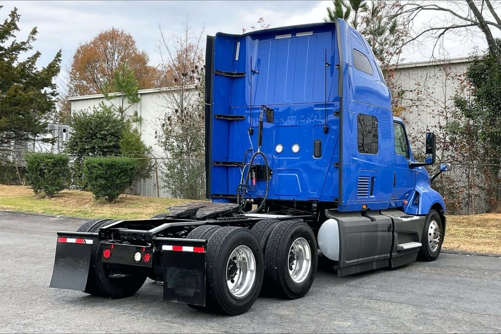 2022 INT LT625 6×4 Sleeper