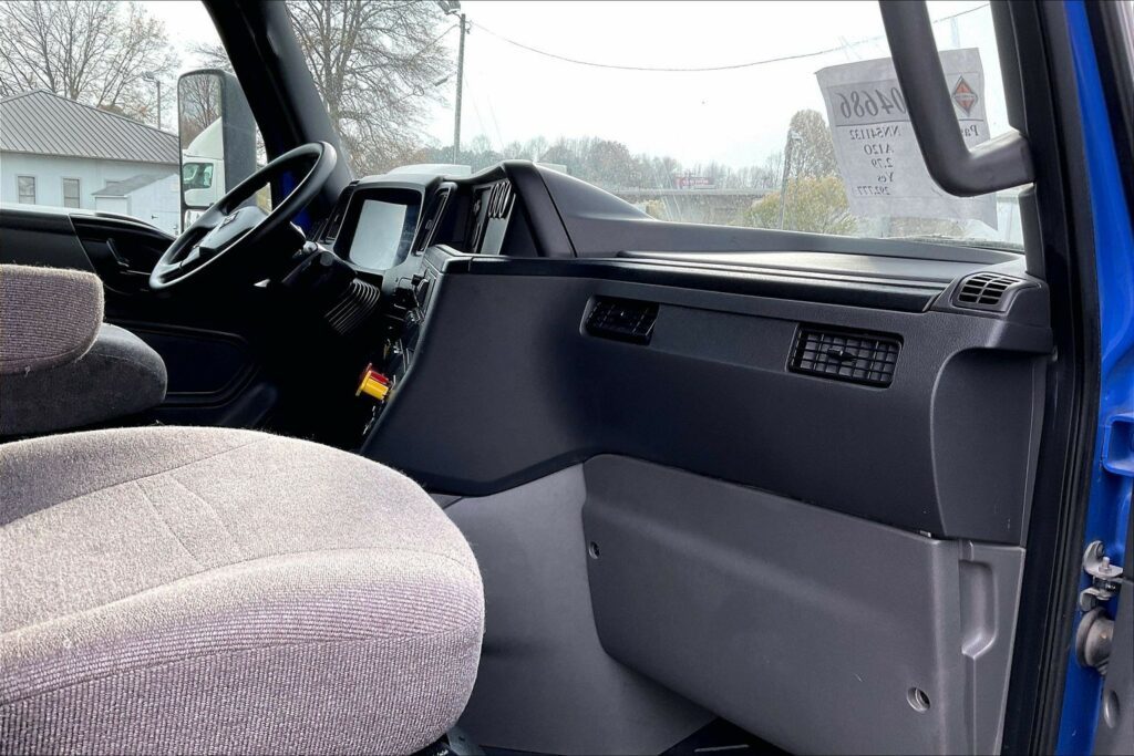 2022 INT LT625 6×4 Sleeper