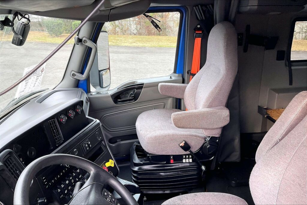 2022 INT LT625 6×4 Sleeper