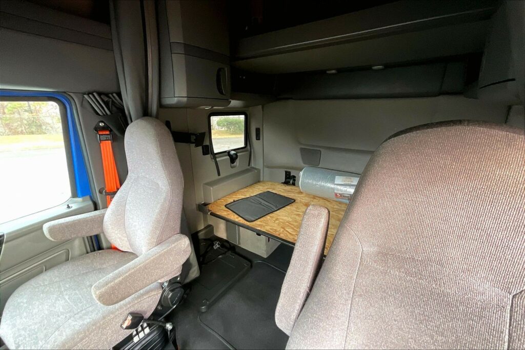 2022 INT LT625 6×4 Sleeper