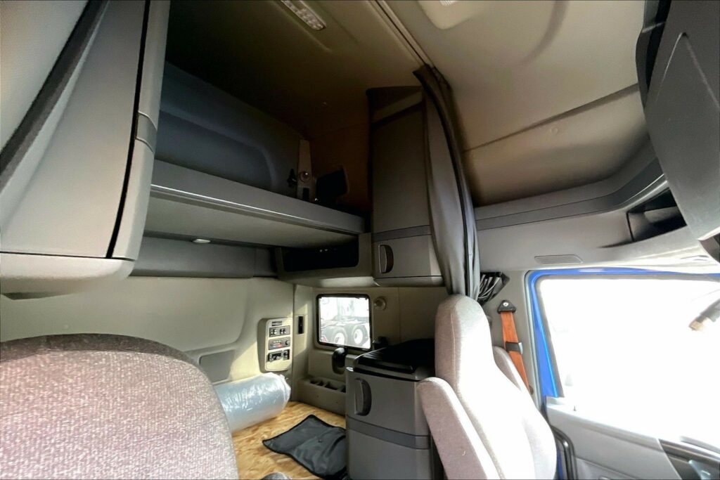 2022 INT LT625 6×4 Sleeper