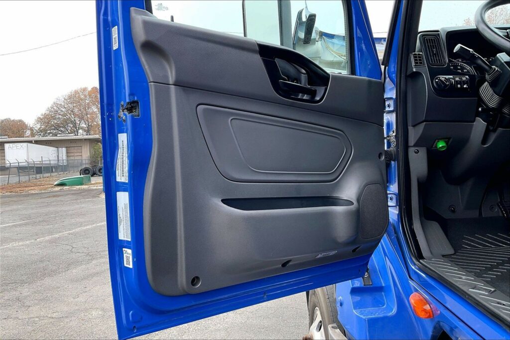 2022 INT LT625 6×4 Sleeper