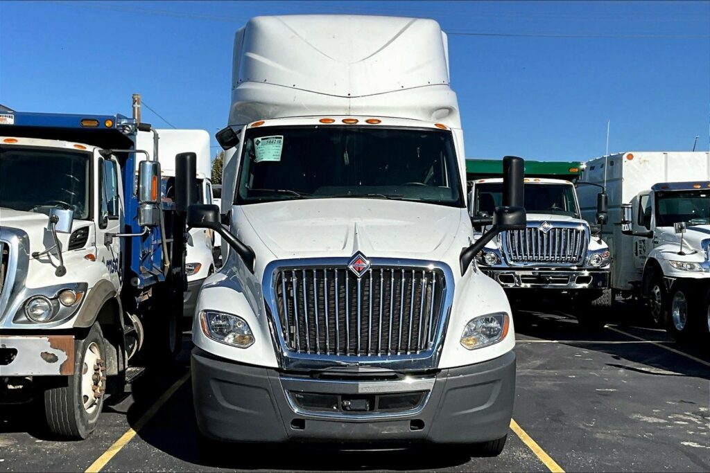 2022 INT LT625 6×4 Sleeper