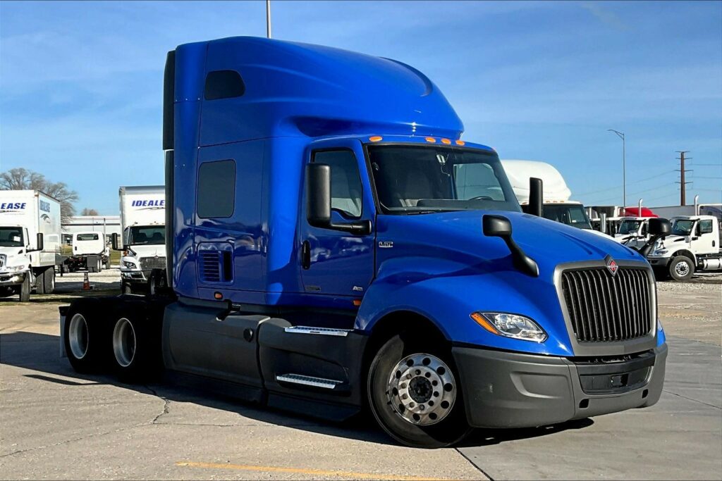 2022 INT LT625 6×4 Sleeper