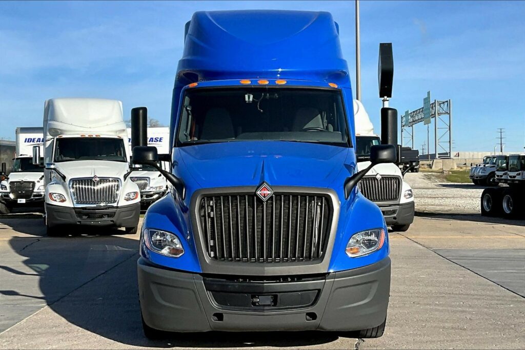 2022 INT LT625 6×4 Sleeper