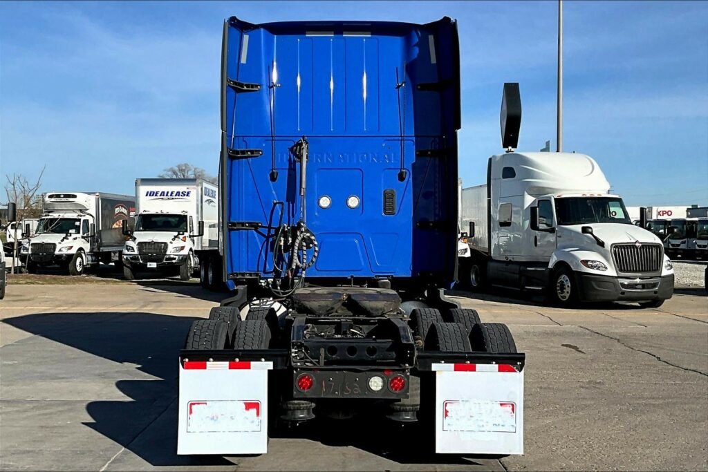 2022 INT LT625 6×4 Sleeper