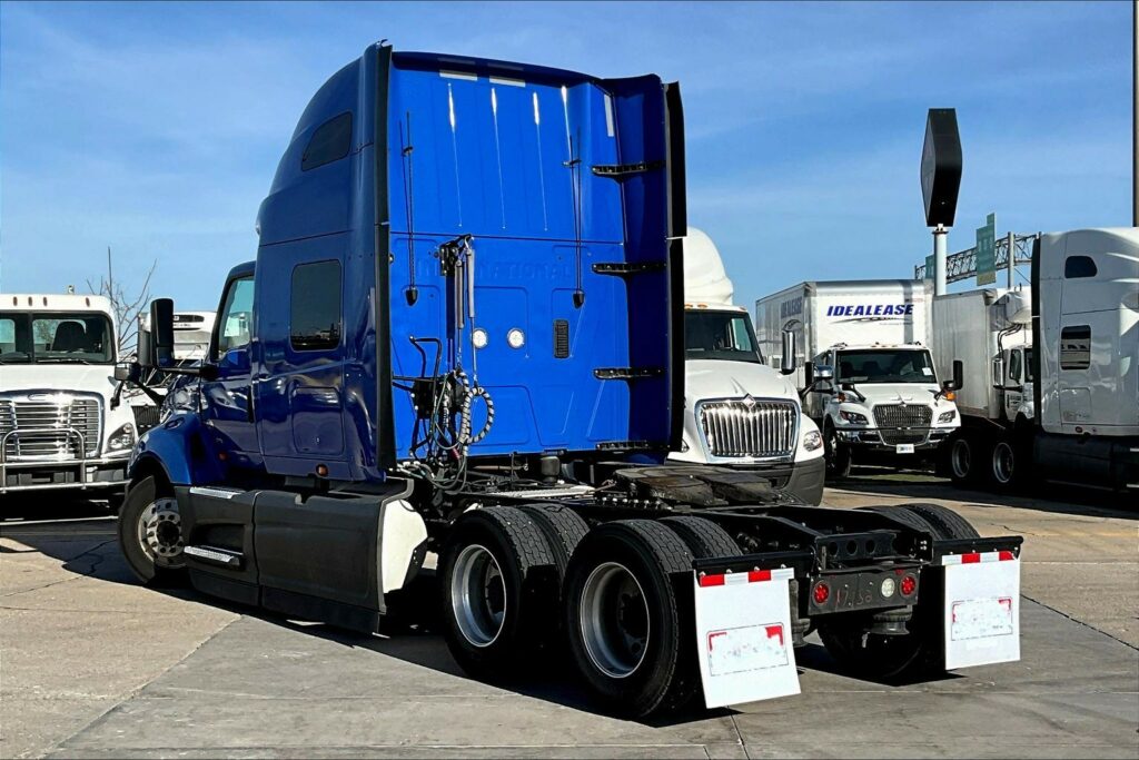 2022 INT LT625 6×4 Sleeper