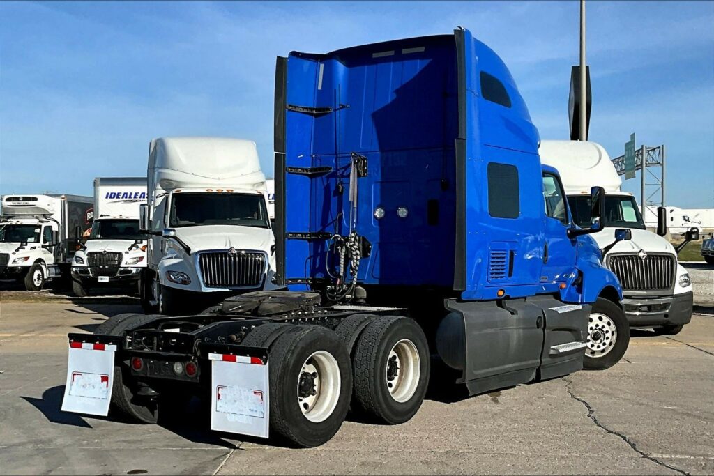 2022 INT LT625 6×4 Sleeper