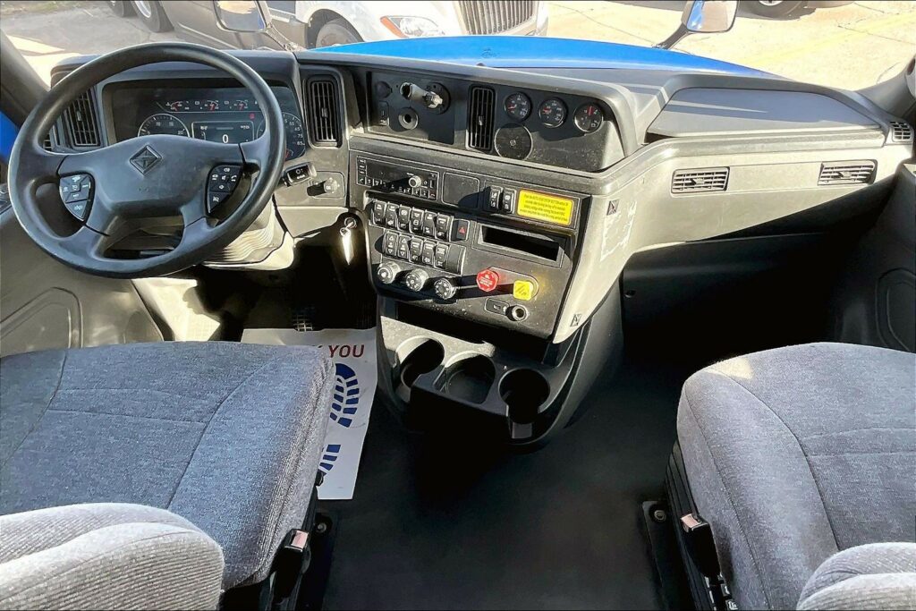 2022 INT LT625 6×4 Sleeper