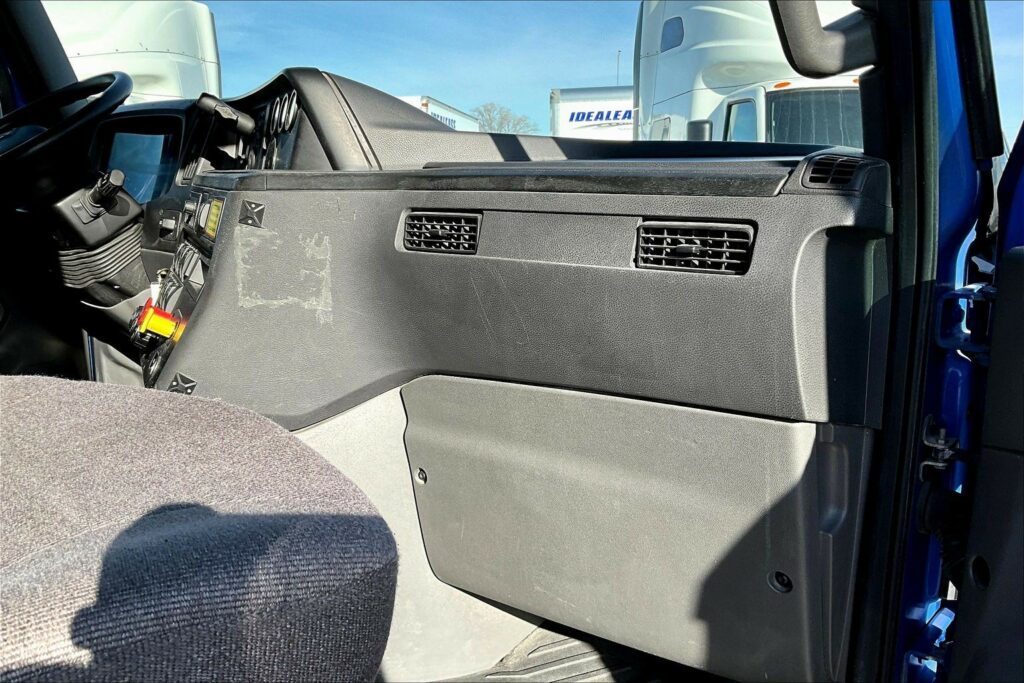 2022 INT LT625 6×4 Sleeper