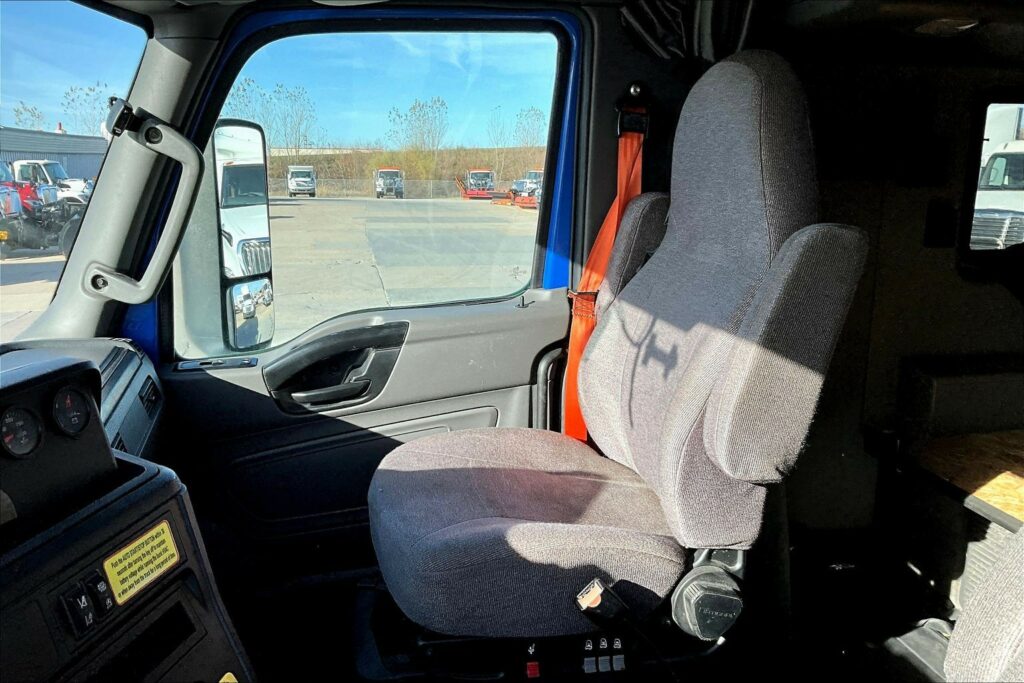 2022 INT LT625 6×4 Sleeper